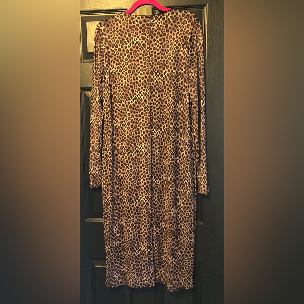Women’s EUC MEXX Leopard Mesh Maxi Dress
Size XXL
EUC Vintage